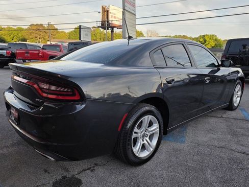 Used 2018 Dodge Charger SXT RWD image 5