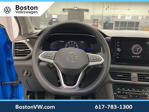 Used 2025 Volkswagen Taos SE image 15