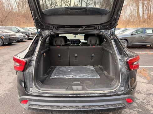 Used 2025 Chevrolet Trax RS w/ Driver Confidence Package FWD image 28