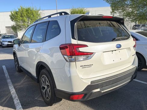 Used 2023 Subaru Forester Premium image 4