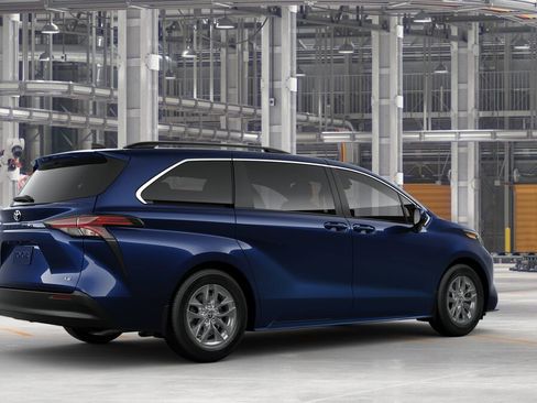 New 2025 Toyota Sienna LE image 10