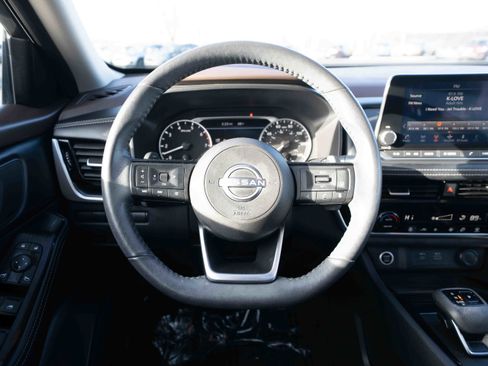 Used 2023 Nissan Rogue SV w/ SV Premium Package image 21