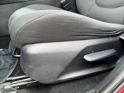 Used 2019 Toyota RAV4 LE image 14