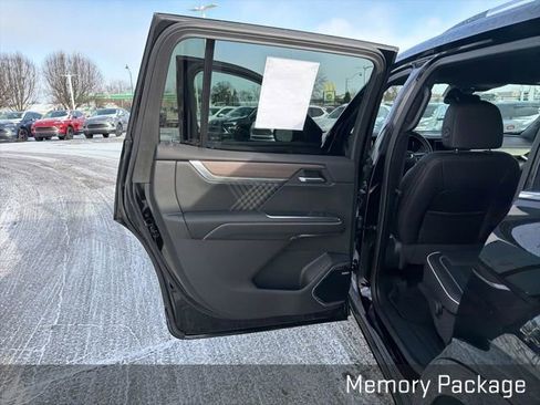 Used 2025 GMC Acadia Denali w/ LPO, Floor Liner Package image 27