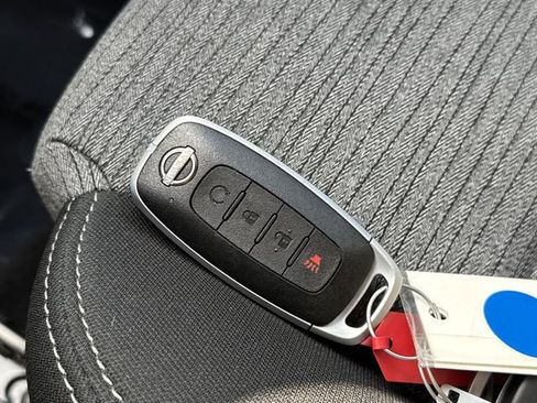 Used 2023 Nissan Rogue SV image 23