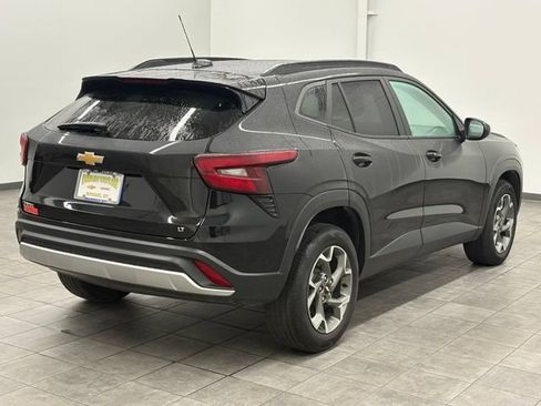 Used 2025 Chevrolet Trax LT w/ Driver Confidence Package FWD image 2