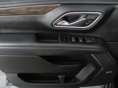 Used 2021 Chevrolet Tahoe LT w/ LT Signature Package image 16