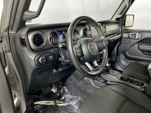 Used 2023 Jeep Wrangler Willys image 9