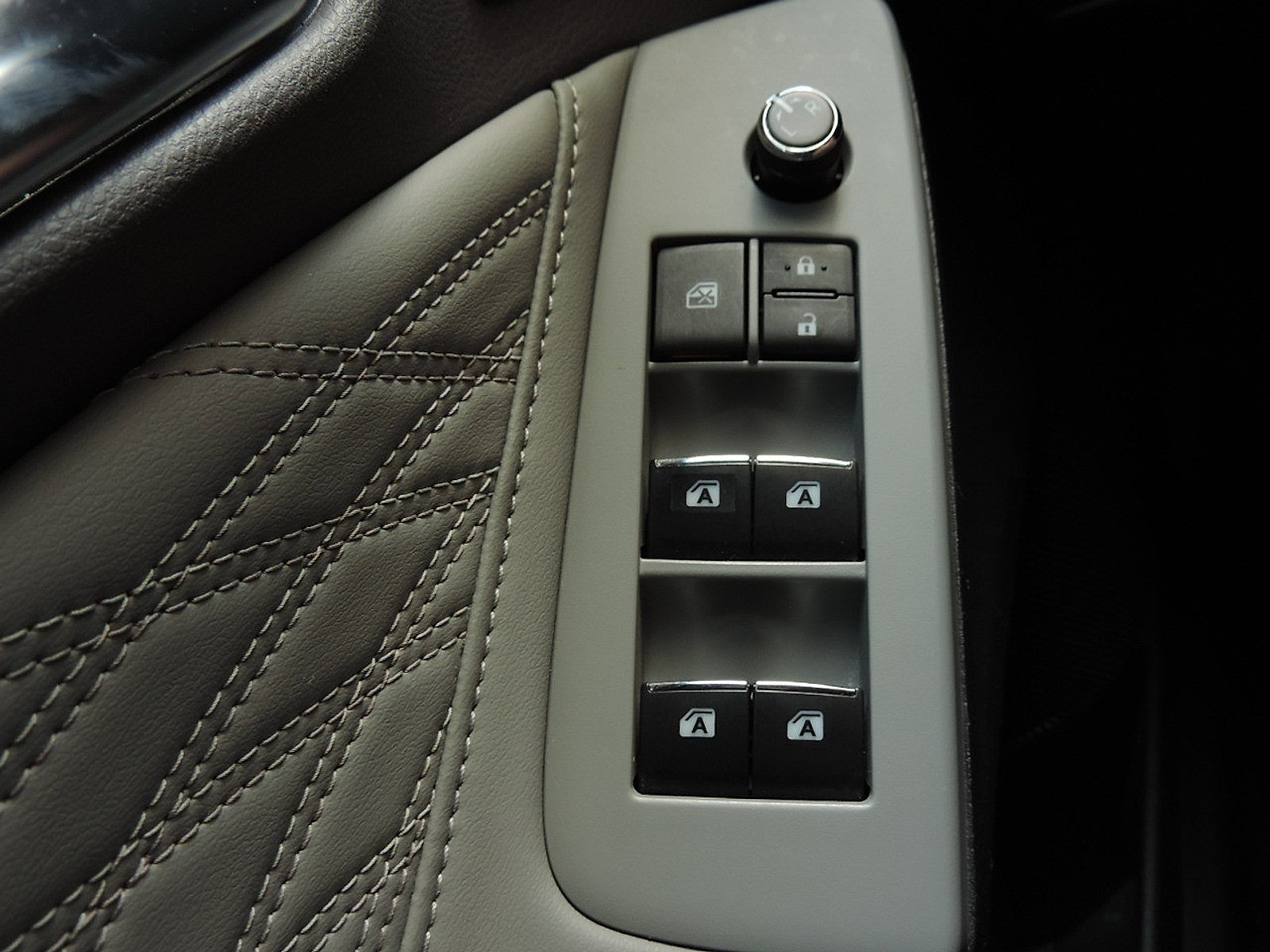 Used 2019 Toyota Avalon Limited FWD image 23