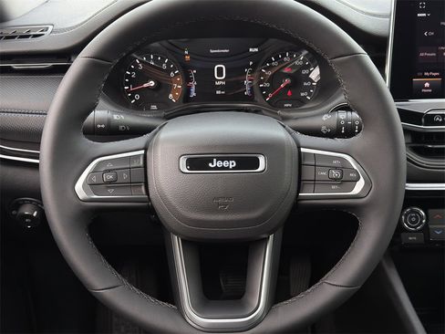 New 2026 Jeep Compass Latitude image 12