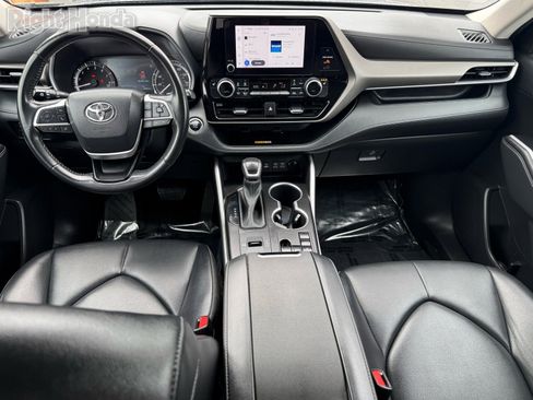 Used 2023 Toyota Highlander XLE image 27