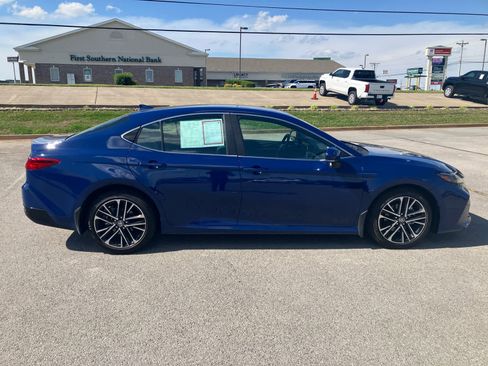 Used 2025 Toyota Camry XLE FWD image 9