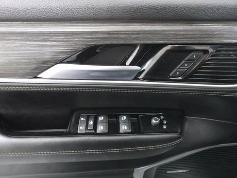 Used 2024 Jeep Wagoneer L Series II w/ Flexible Seating Group image 9