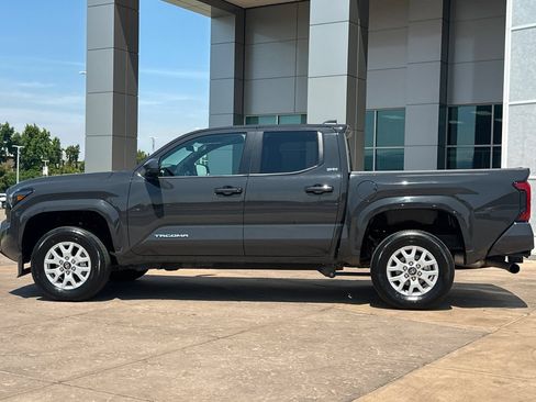 Certified 2025 Toyota Tacoma SR5 AWD/4WD image 8