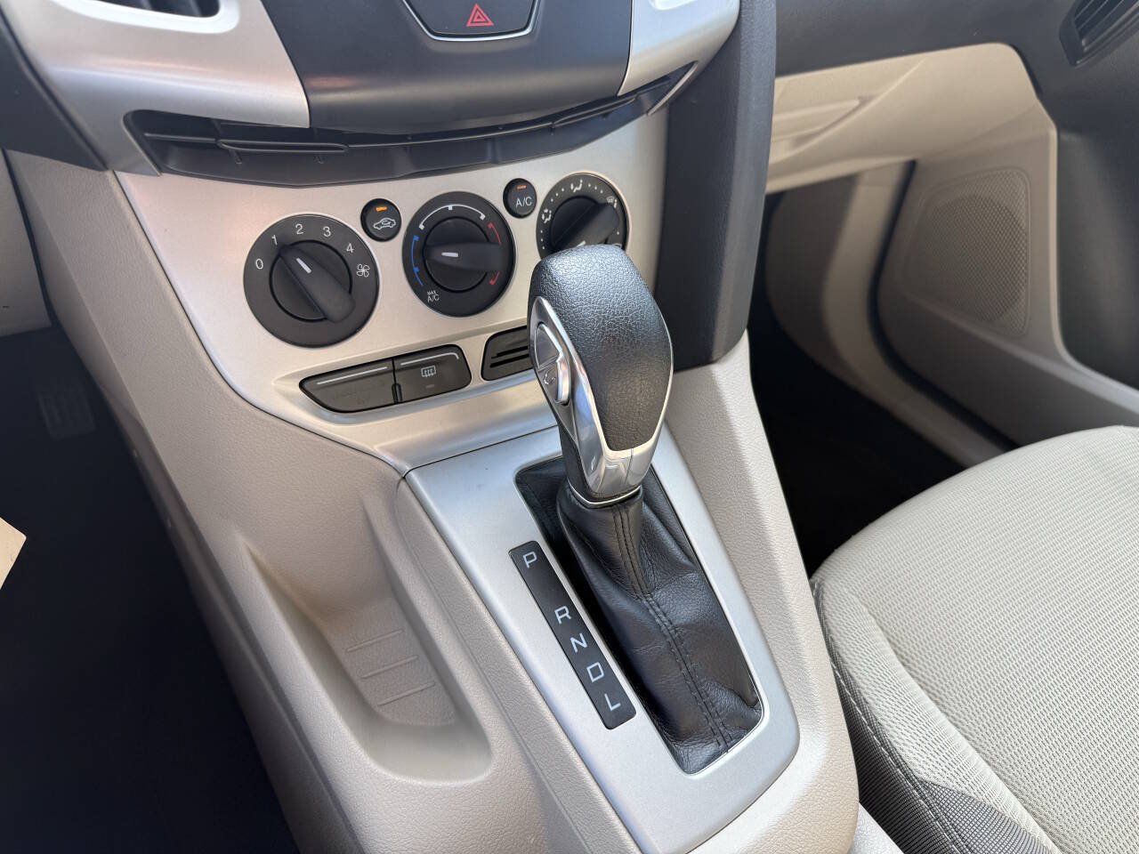 Used 2012 Ford Focus SE FWD image 12