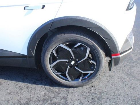 New 2024 Hyundai Ioniq 5 SEL image 12