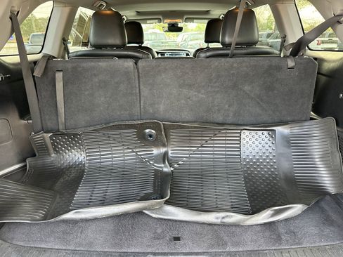 Used 2019 Toyota Highlander XLE FWD image 17