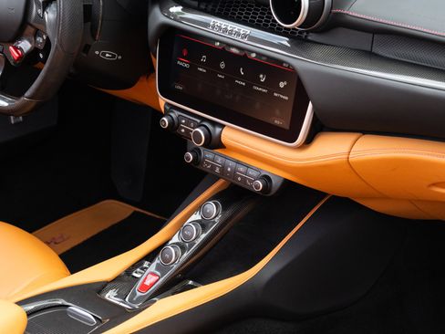 Used 2019 Ferrari Portofino RWD image 65