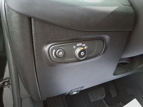 Used 2019 Chevrolet Equinox LT image 17