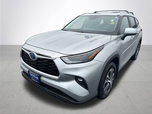 Certified 2023 Toyota Highlander XLE image 2