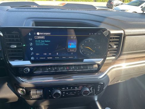 Used 2023 Chevrolet Silverado 1500 LT Trail Boss image 9