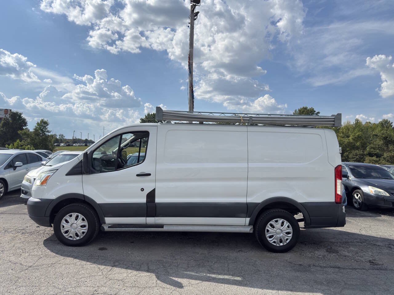 Used 2015 Ford Transit 250 130 Low Roof RWD image 3