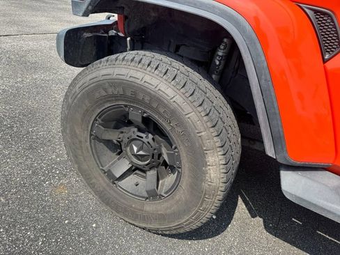 Used 2018 Jeep Wrangler Unlimited Sahara w/ Dual Top Group AWD/4WD image 7
