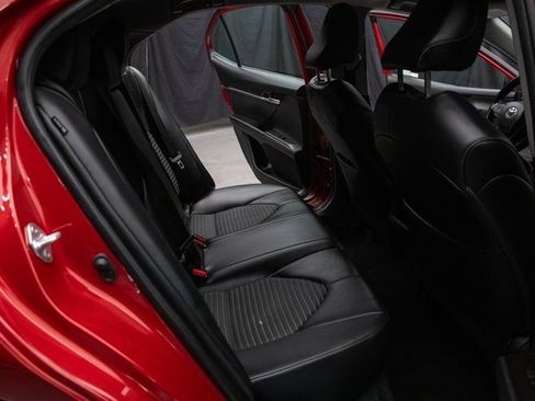 Used 2022 Toyota Camry SE image 18