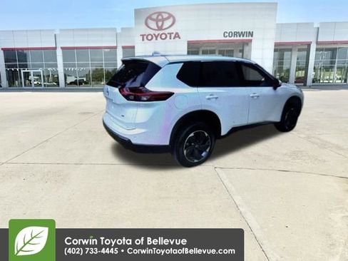 Used 2025 Nissan Rogue SV AWD/4WD image 6