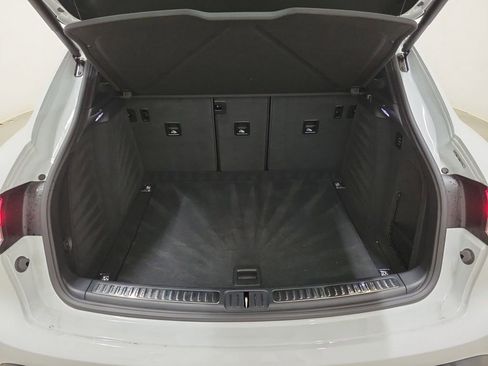 Used 2025 Porsche Macan image 9