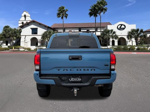 Used 2019 Toyota Tacoma TRD Off-Road w/ Technology Package AWD/4WD image 3