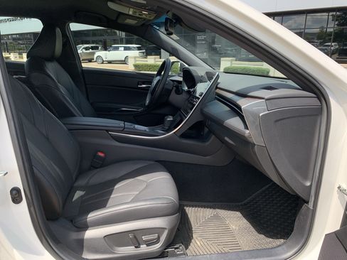 Used 2022 Toyota Avalon XLE FWD image 33
