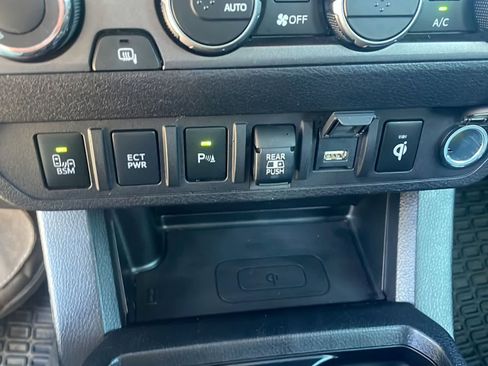 Used 2021 Toyota Tacoma TRD Off-Road w/ TRD Premium Off Road Package image 19