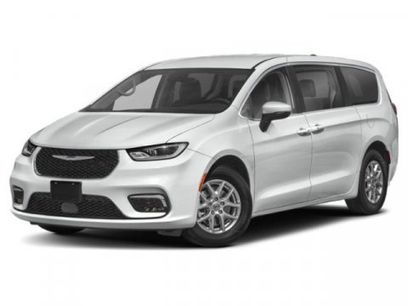 Used 2023 Chrysler Pacifica Touring-L w/ Uconnect Theater Family Group