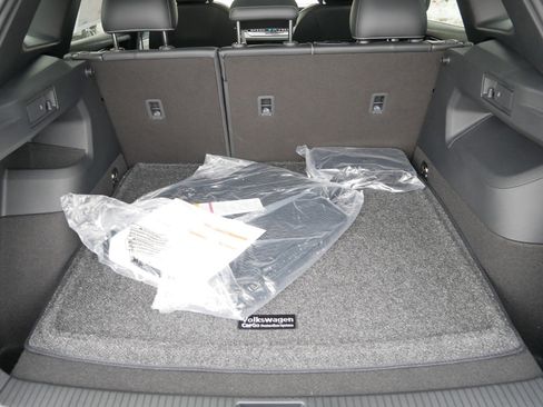 New 2026 Volkswagen Tiguan SE R-Line image 6