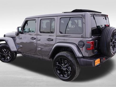 Used 2025 Jeep Wrangler Unlimited Sahara w/ Safety Group AWD/4WD image 9