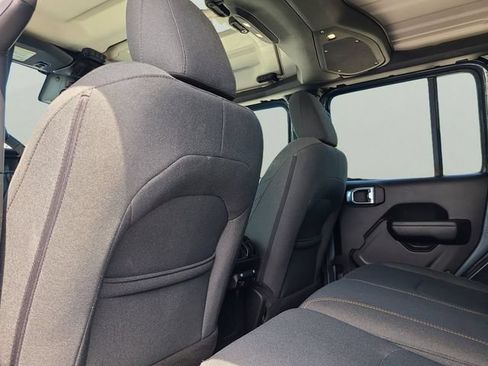 Used 2024 Jeep Wrangler Unlimited AWD/4WD image 10