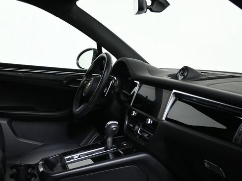 Used 2023 Porsche Macan Turbo AWD/4WD image 38