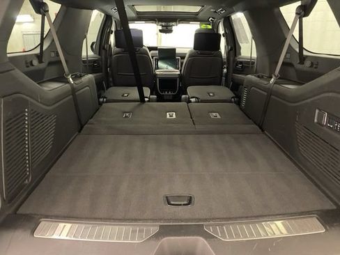 Used 2025 GMC Yukon XL AT4 Ultimate AWD/4WD image 28