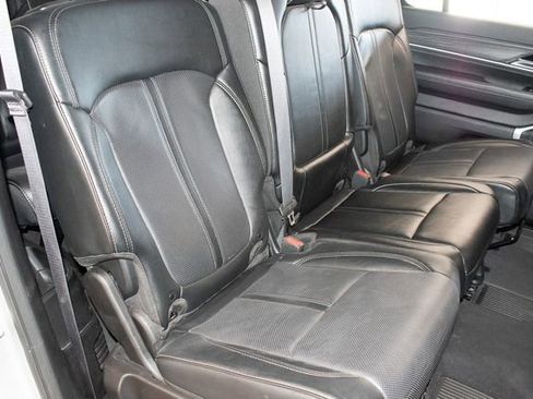 Used 2024 Jeep Wagoneer L Series II w/ Flexible Seating Group AWD/4WD image 13