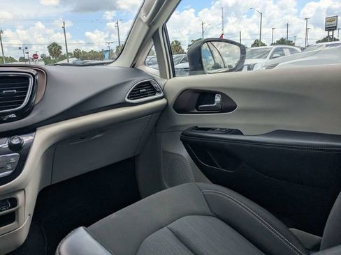 Used 2023 Chrysler Voyager LX FWD image 18