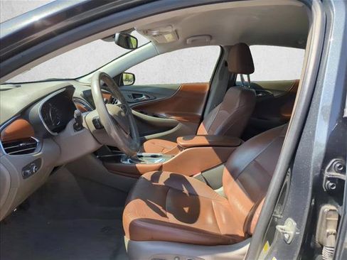 Used 2018 Chevrolet Malibu LT w/ Leather Package FWD image 15