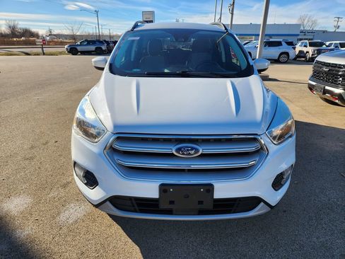 Used 2018 Ford Escape SE w/ Ford Safe & Smart Package image 3