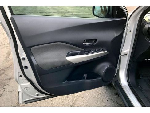 Used 2020 Nissan Kicks SV image 24