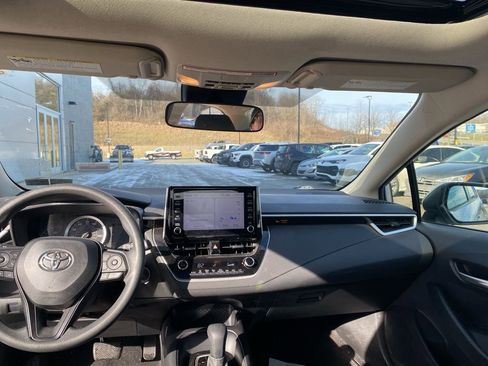 Used 2020 Toyota Corolla LE image 9