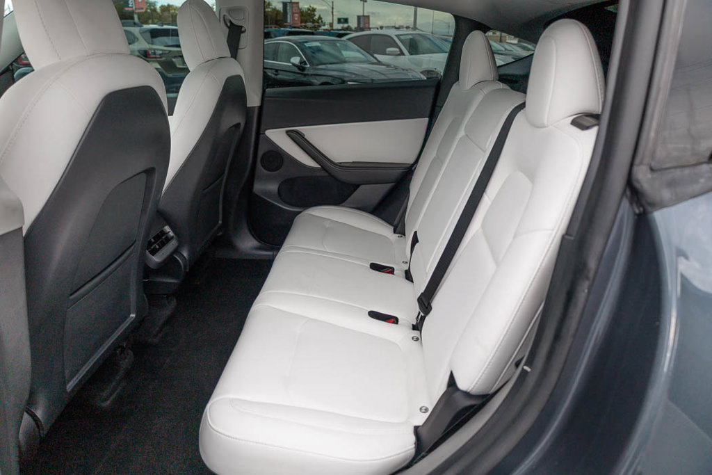 Used 2022 Tesla Model Y Performance AWD/4WD image 24