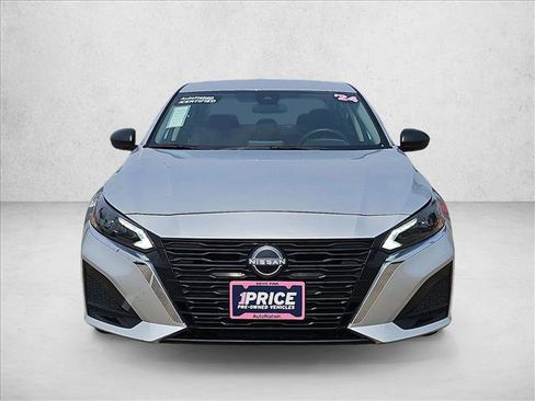 Used 2024 Nissan Altima 2.5 SV image 2