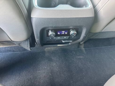 Used 2025 GMC Acadia Elevation w/ Elevation Premium Package FWD image 21