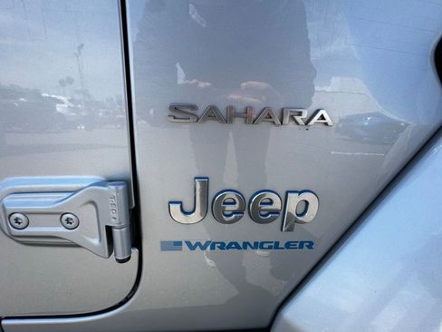 Used 2023 Jeep Wrangler Unlimited Sahara w/ Cold Weather Group AWD/4WD image 9