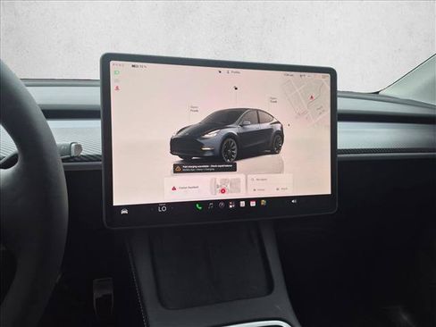 Used 2024 Tesla Model Y Long Range AWD/4WD image 10